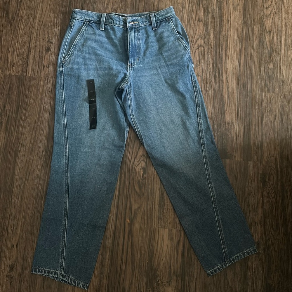 Banana Republic Mid Wash Barrel Jean. Size 4/27